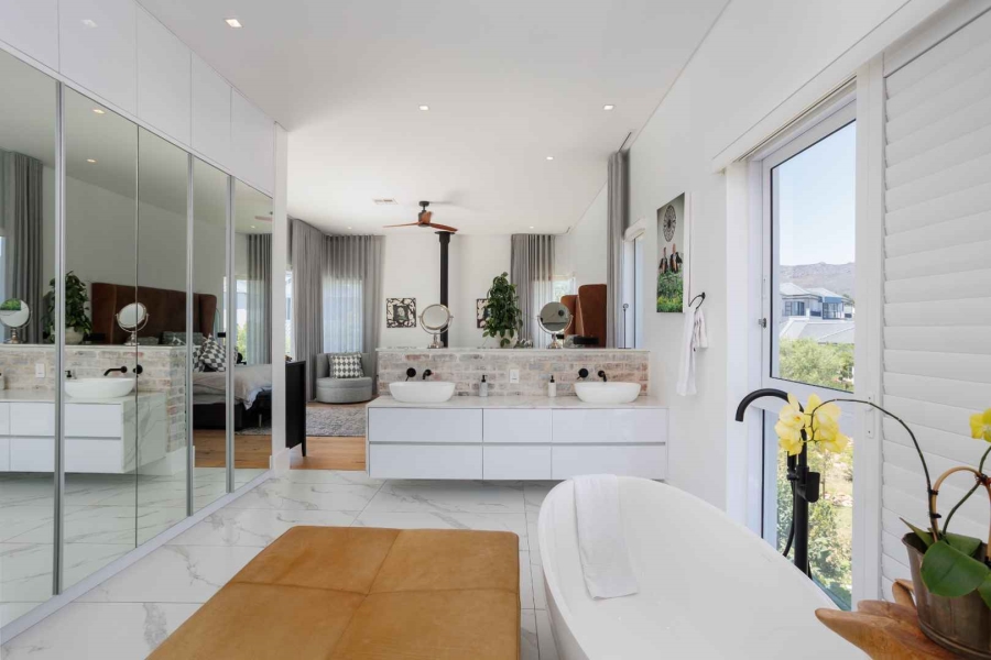 4 Bedroom Property for Sale in Val De Vie Estate Western Cape